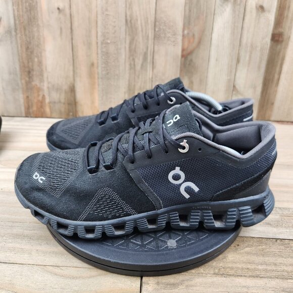On Cloud Womens size 9 Triple Black Athletic Running Shoes - Picture 1 of 10